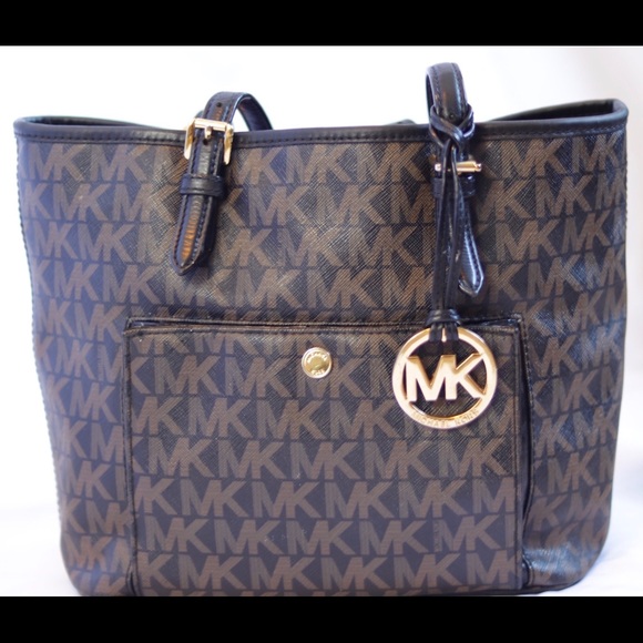 Micheal Kors Purse - Picture 2 of 6